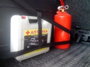 Аптечка и огнетушитель в главе пдд