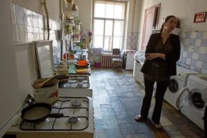 Незаконно проживают в коммунальной квартире