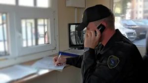Не сменили сторожа что ему делать